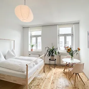 central-apartment-next-to-belvedere-castle.vienna-besthotels.com/